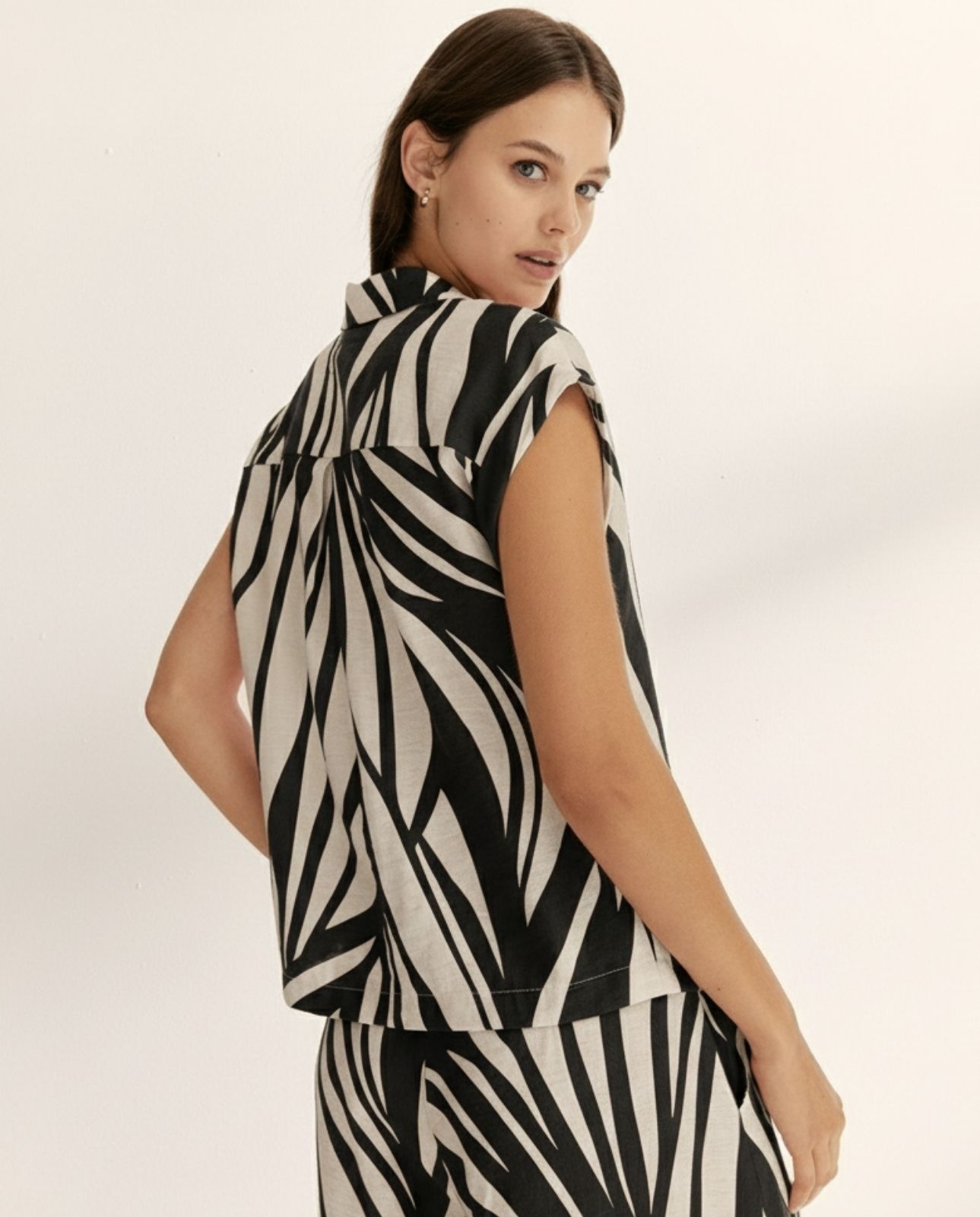 Camisa de mujer estampada cuello camisero - Paz Torras - Negro Negro-3