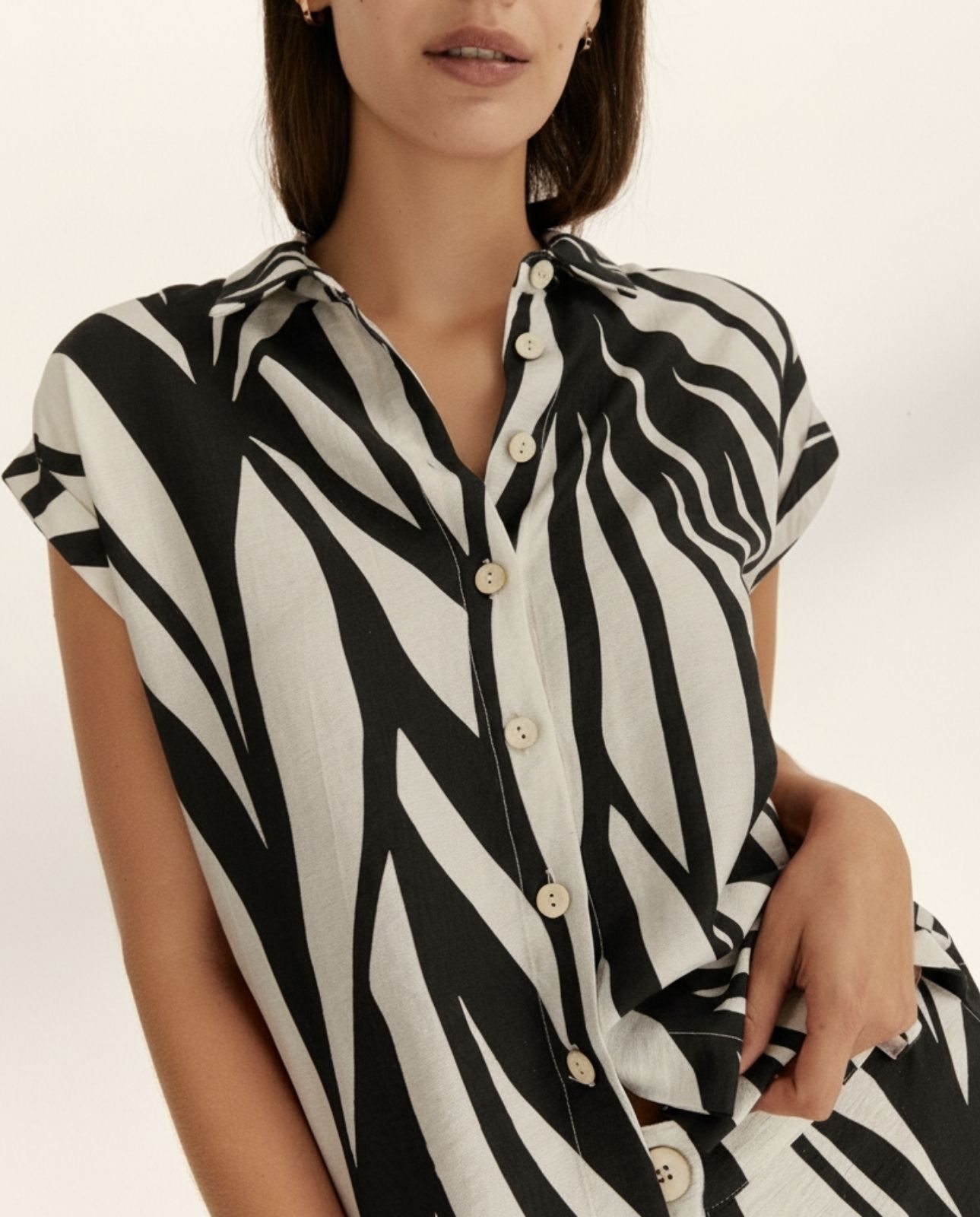 Camisa de mujer estampada cuello camisero - Paz Torras - Negro Negro-4