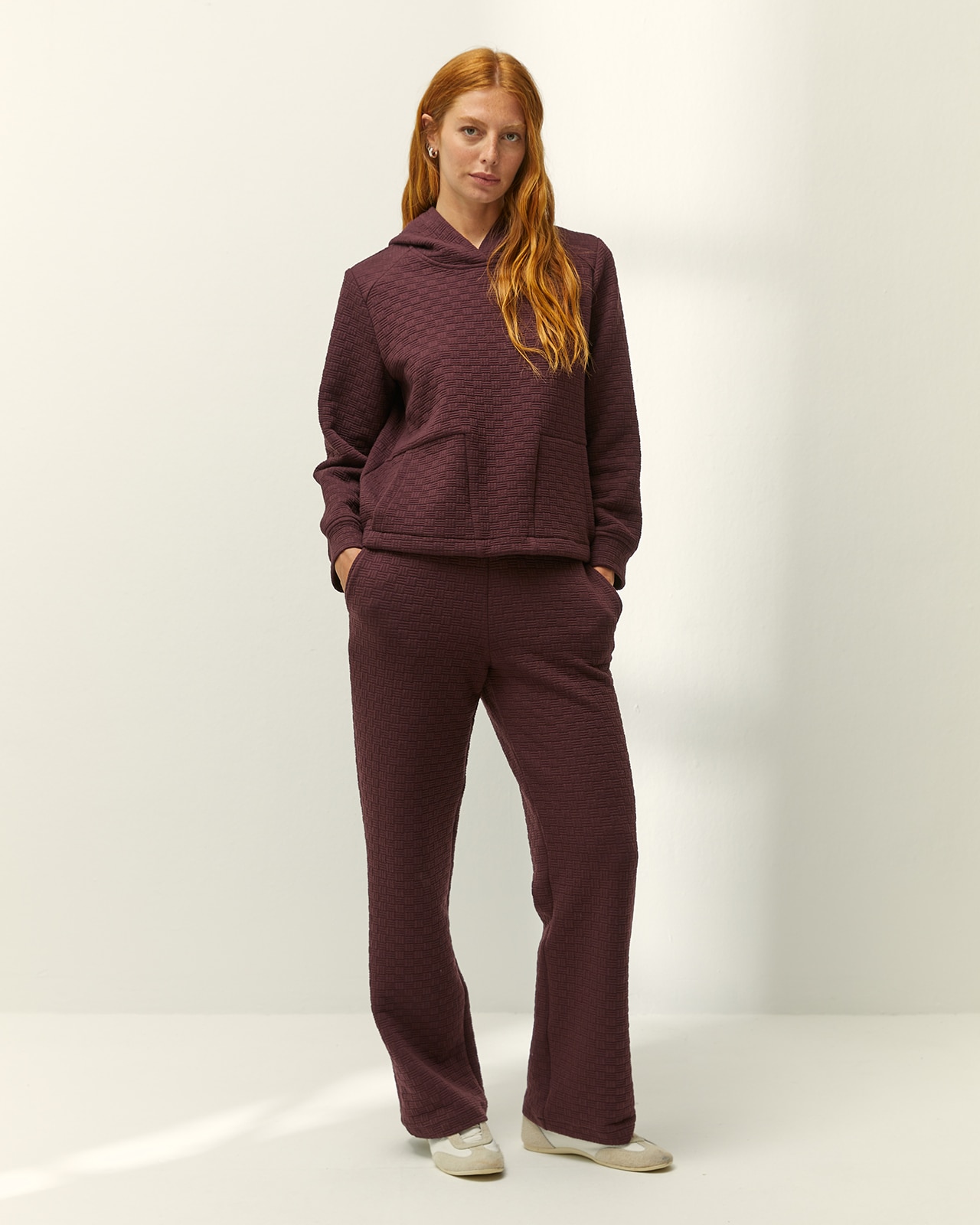Sudadera de mujer con capucha y bolsillos - Paz Torras - Burdeos Burdeos-1