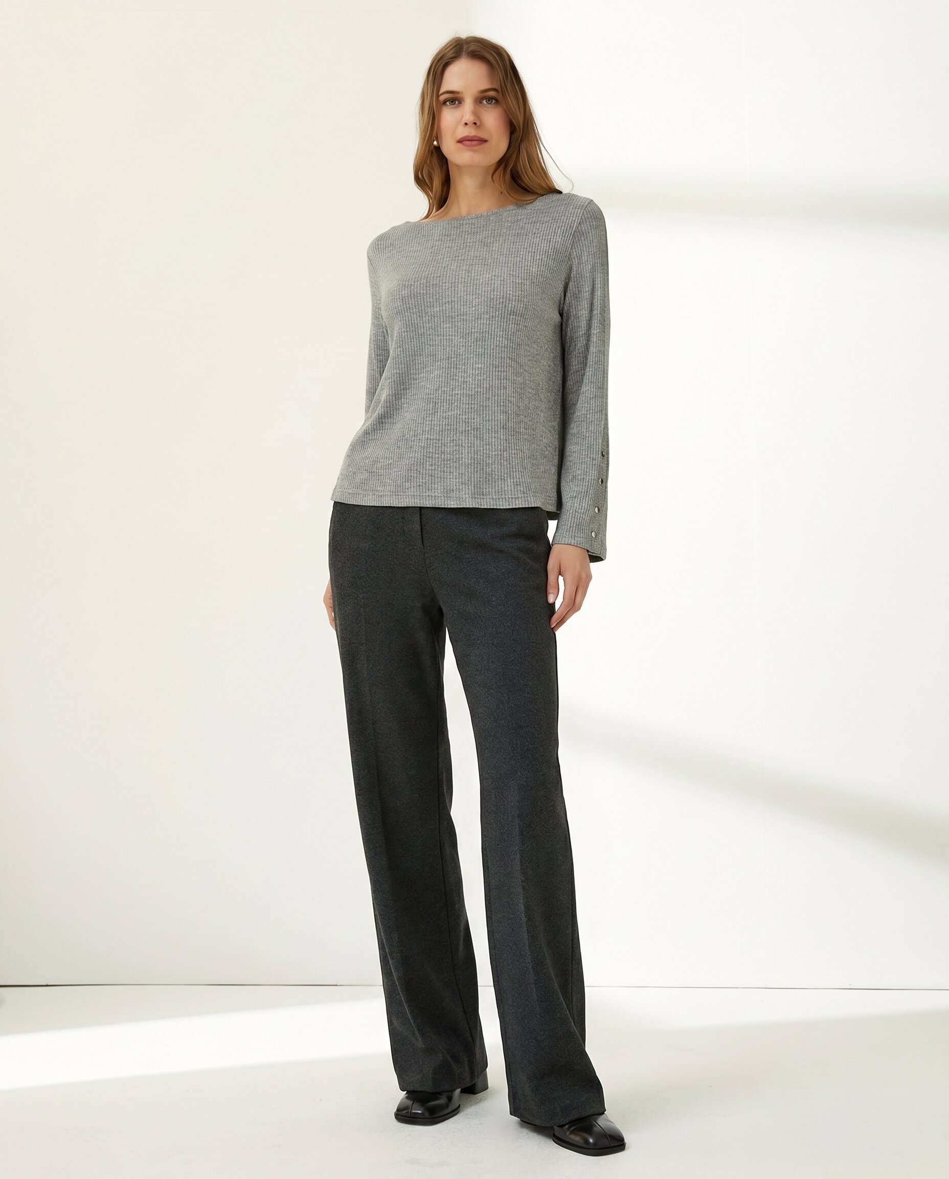 Imagen 0 de Pantalón recto de mujer corte básico Gris