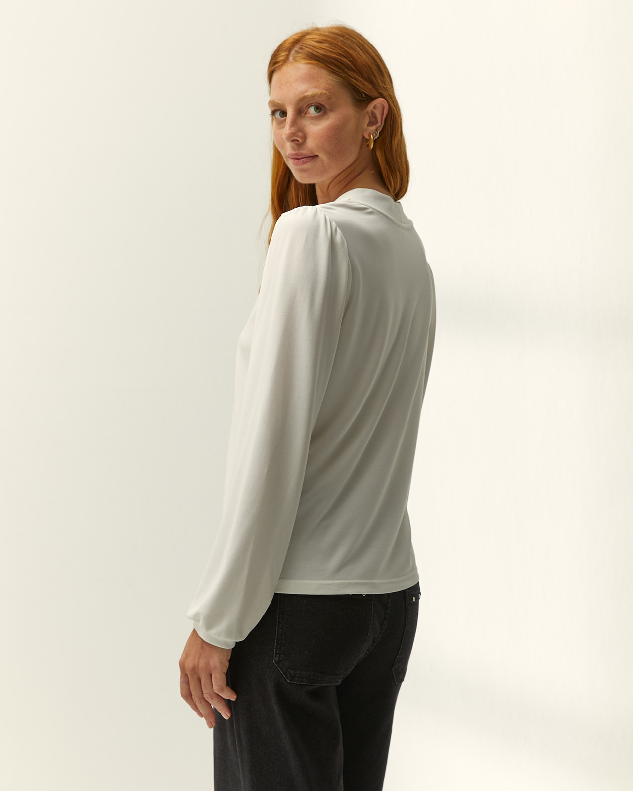 Camiseta de mujer cuello pico manga larga - Paz Torras - Crudo Crudo-3