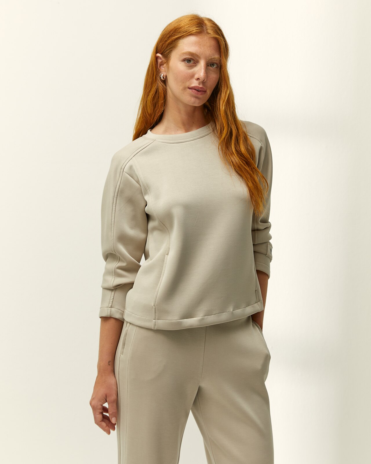 Sudadera de mujer cuello redondo y bolsillos - Paz Torras - Piedra Piedra-2
