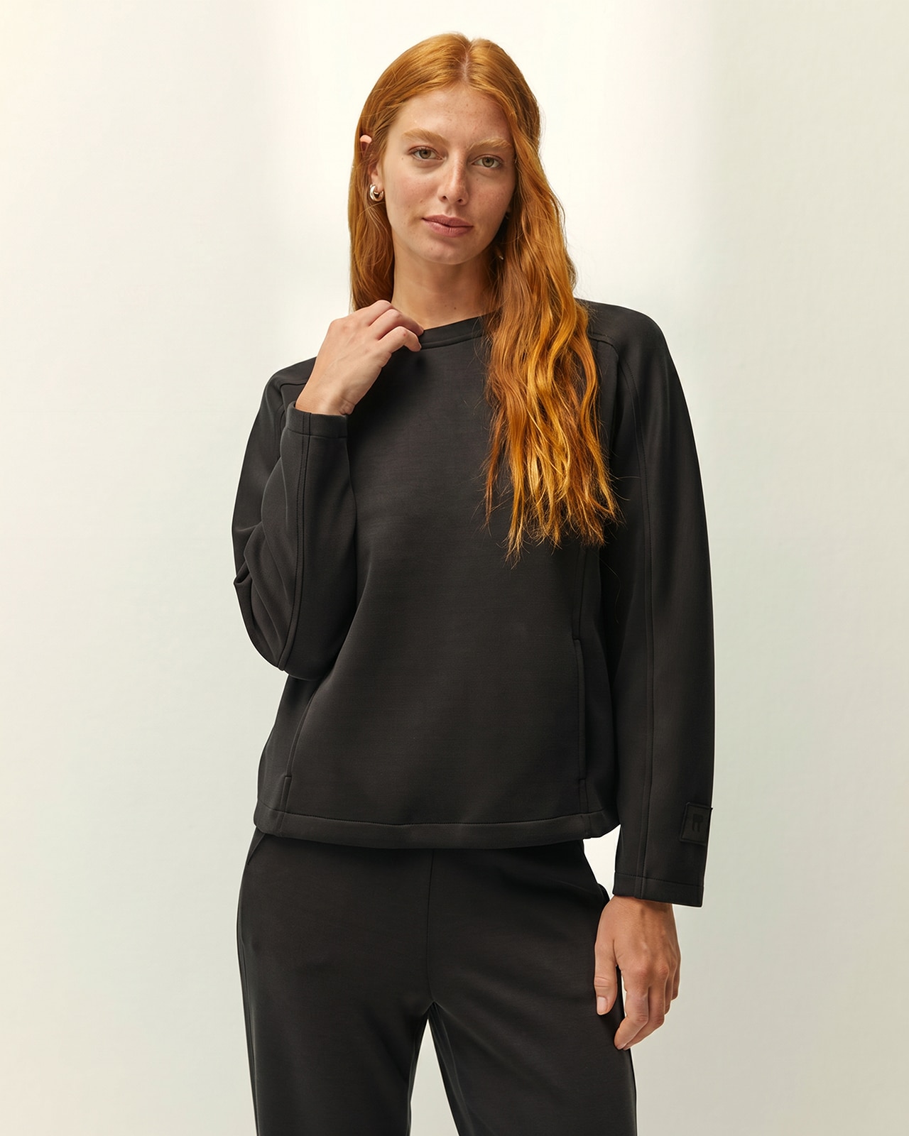 Sudadera de mujer cuello redondo y bolsillos - Paz Torras - Negro Negro-2