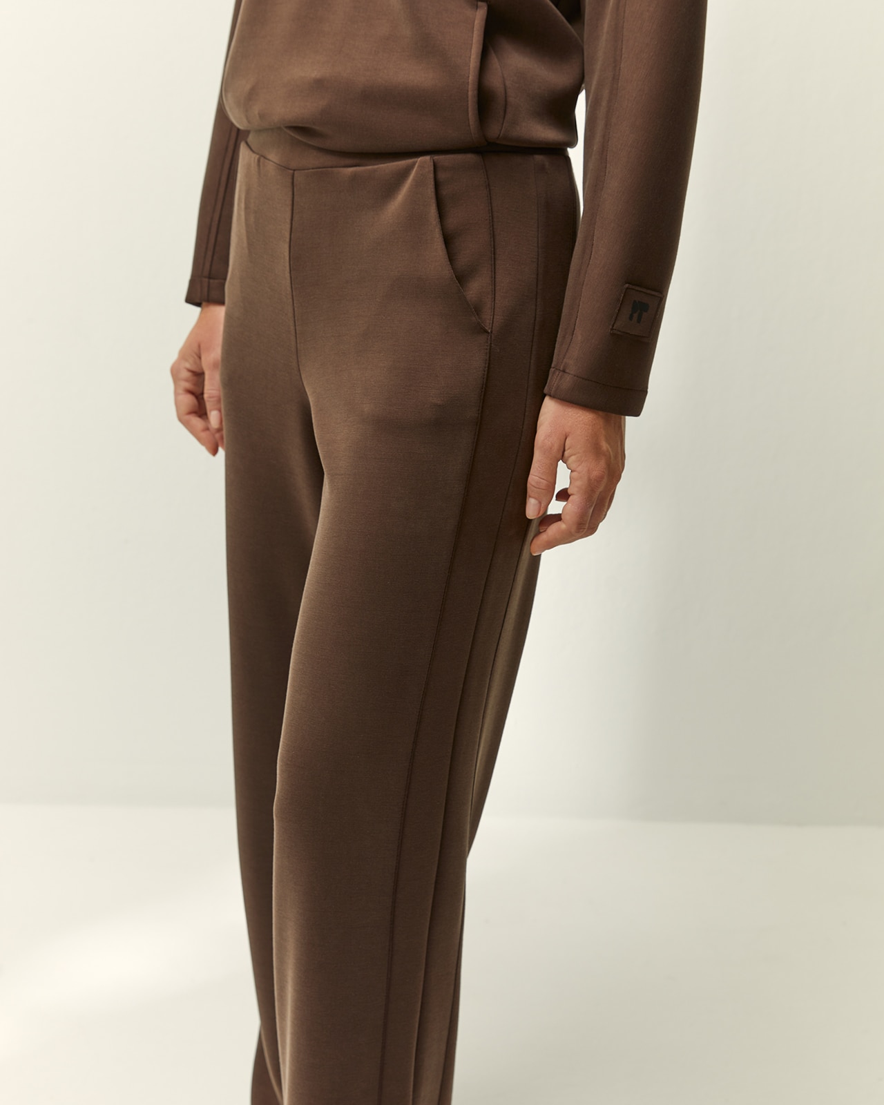 Imagen 4 de Pantalón recto de mujer punto liso cintura elástica - Paz Torras - Marrón oscuro Marrón oscuro
