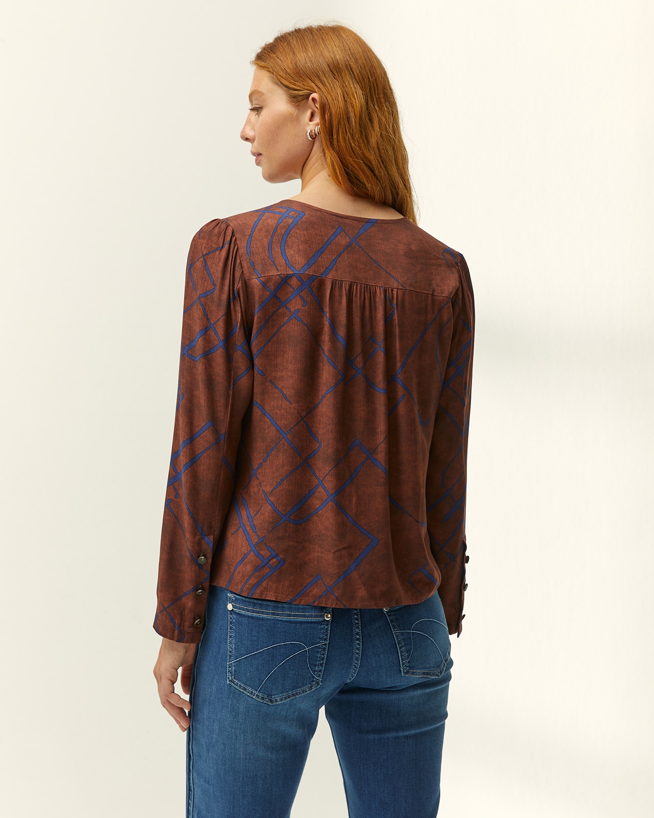 Blusa de mujer estampada cuello redondo forma pico - Paz Torras - Marrón Marrón-3