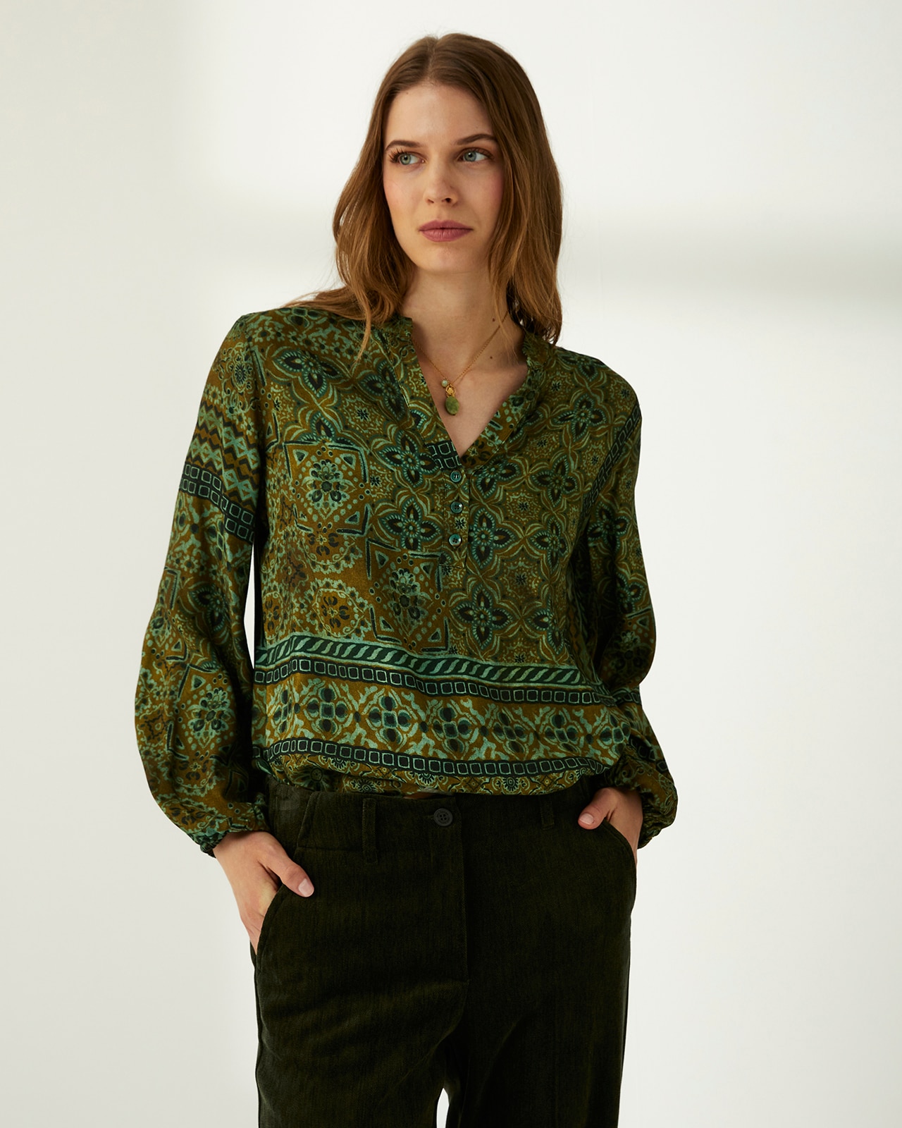 Blusa de mujer estampada cuello pico - Paz Torras - Verde Verde-2
