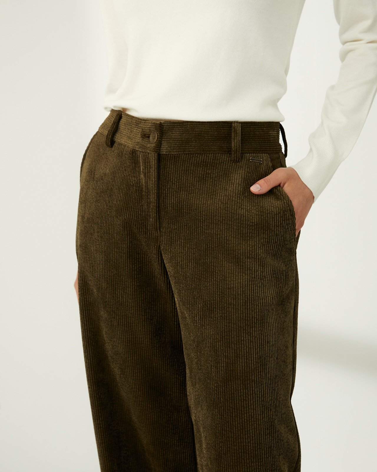 Imagen 4 de Pantalón recto de mujer de pana - Paz Torras - Kaki Kaki