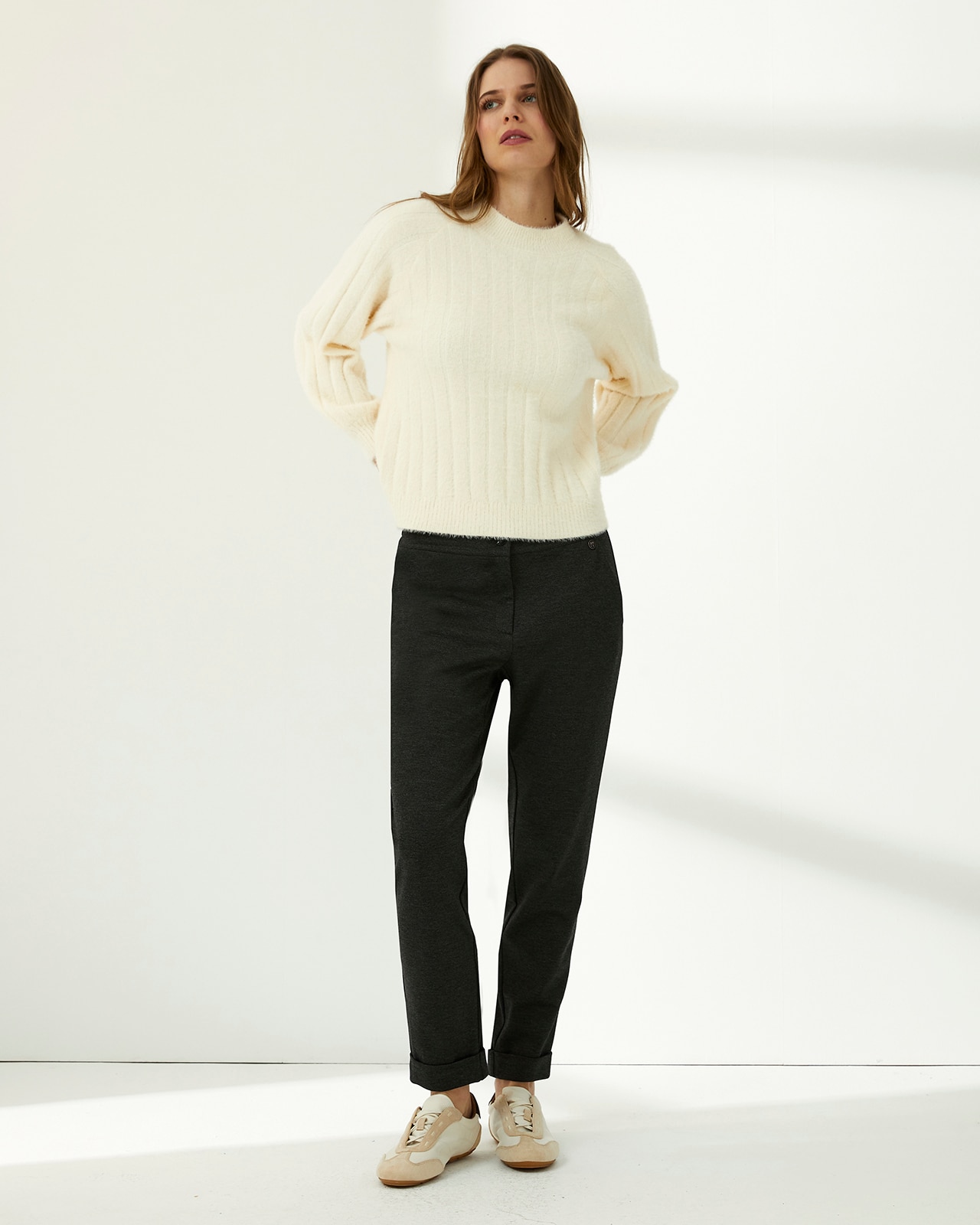 Imagen 0 de Pantalón tobillero de mujer punto liso cintura elástica Gris oscuro