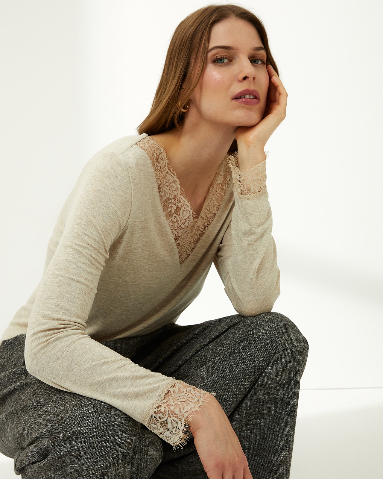 Camiseta de mujer cuello pico puntilla manga larga - Paz Torras - Beige Beige-4