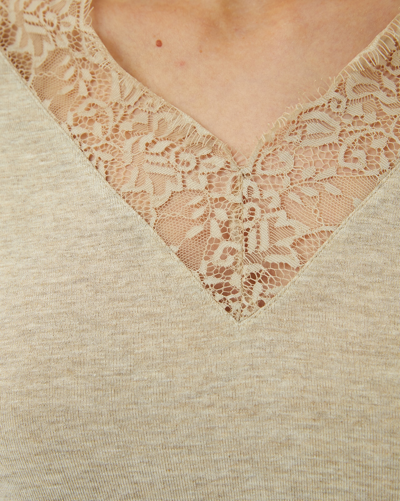 Camiseta de mujer cuello pico puntilla manga larga - Paz Torras - Beige Beige-5
