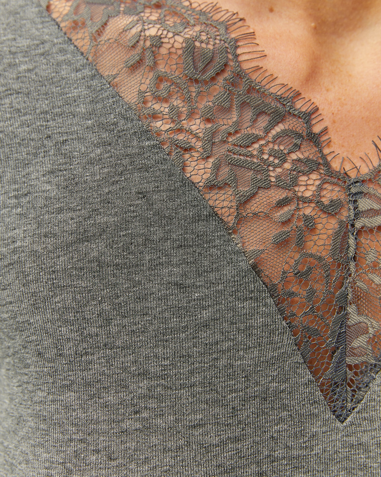 Camiseta de mujer cuello pico puntilla manga larga - Paz Torras - Gris Gris-5