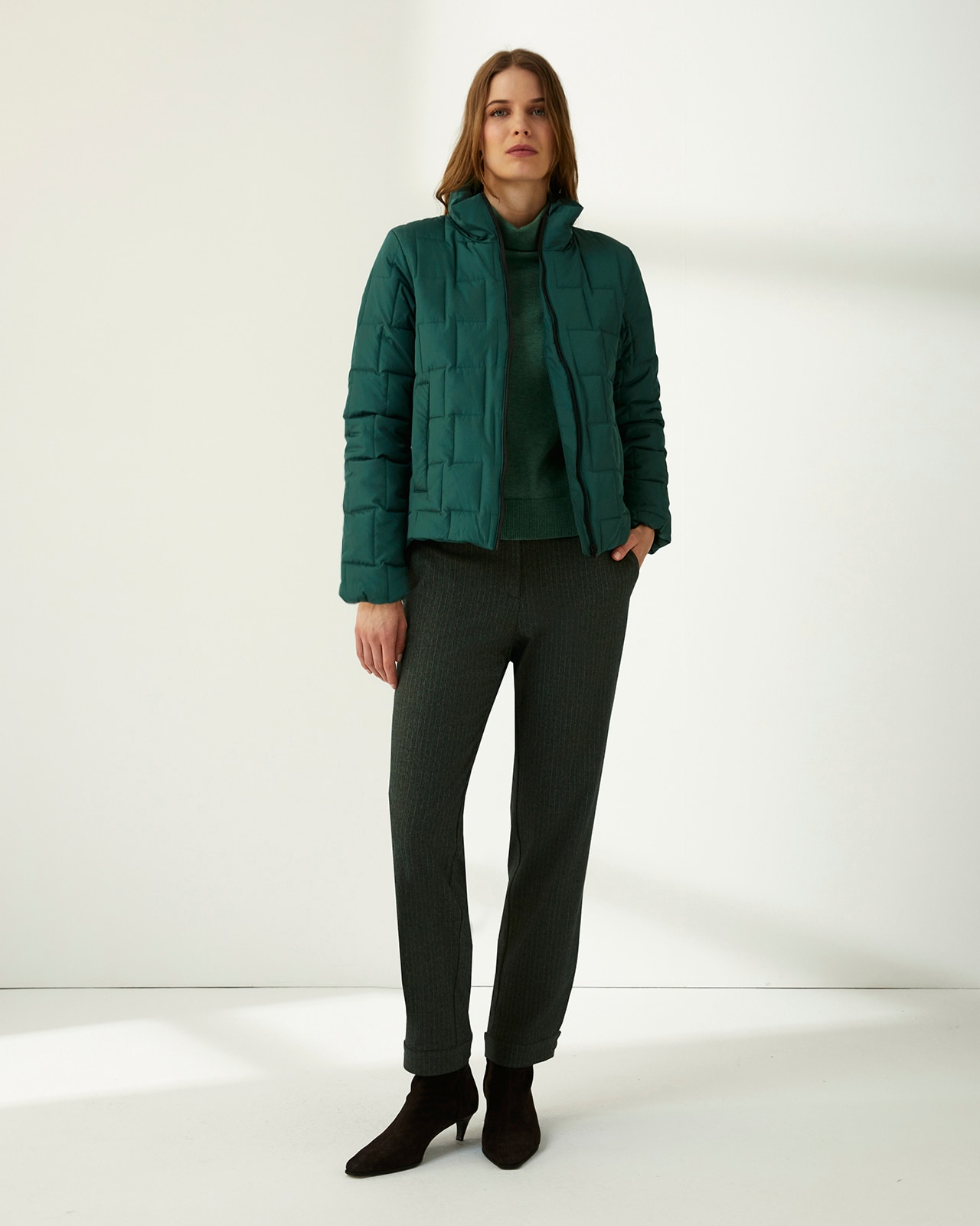 Imagen 0 de Parka corta de mujer acolchada cuello alzado Verde