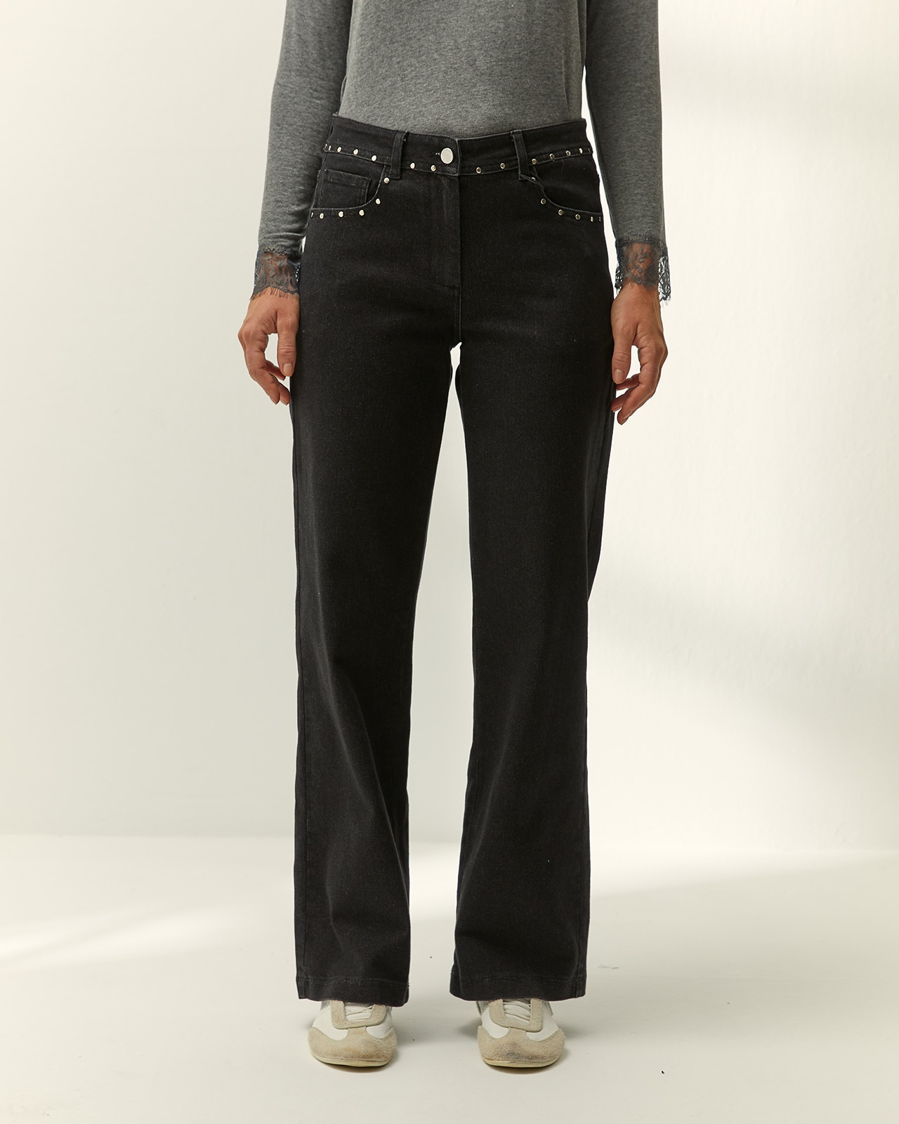 Vaquero ancho de mujer detalle tachas metálicas - Paz Torras - Negro Negro-2