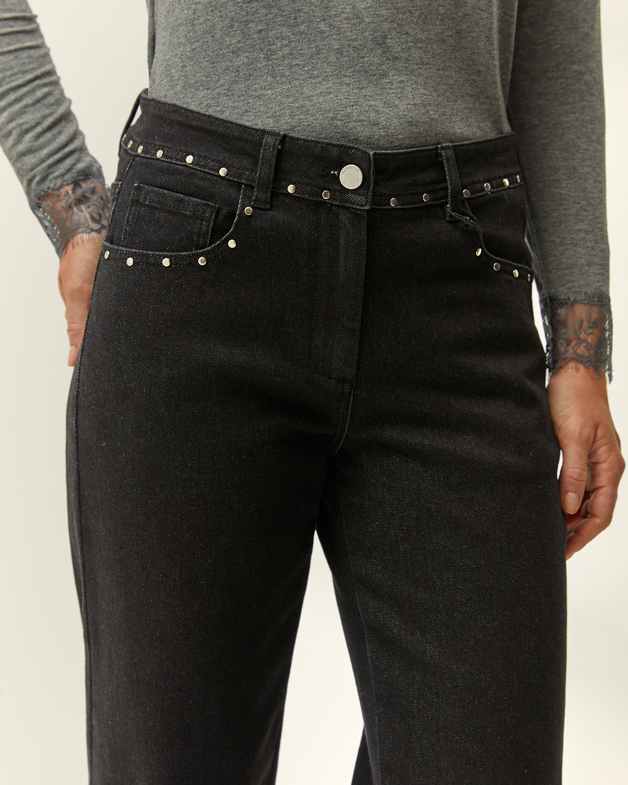 Vaquero ancho de mujer detalle tachas metálicas - Paz Torras - Negro Negro-4