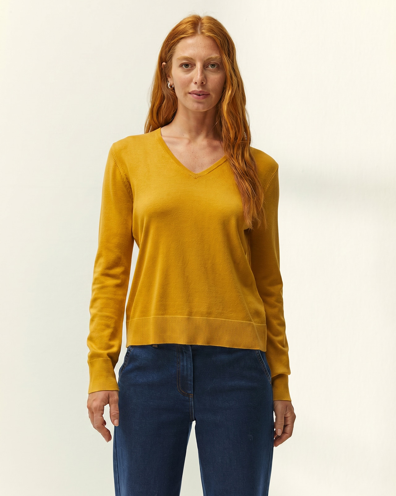 Jersey de mujer punto fino cuello pico - Paz Torras - Mostaza Mostaza-2