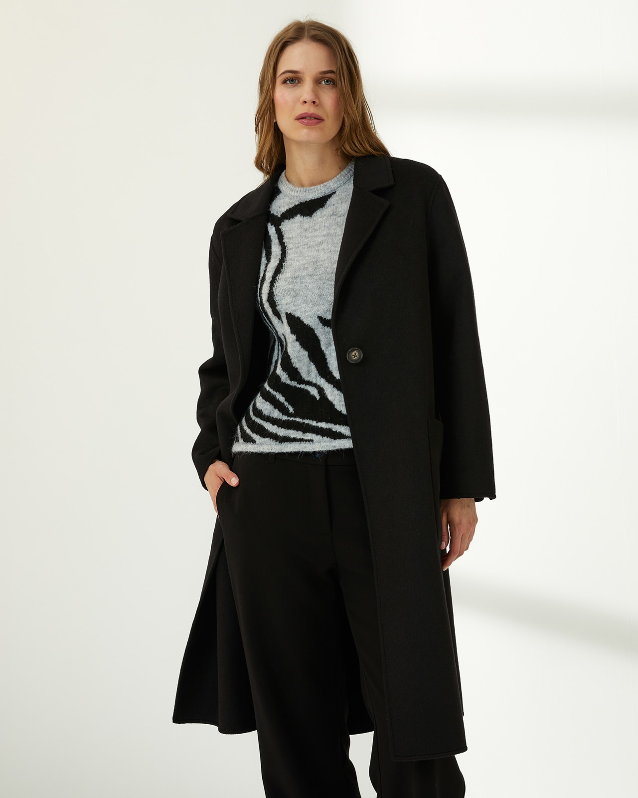 Imagen 2 de Abrigo de mujer handmade - Paz Torras - Negro Negro