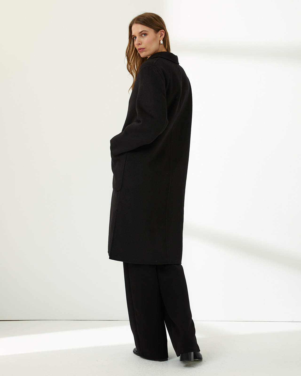 Imagen 3 de Abrigo de mujer handmade - Paz Torras - Negro Negro
