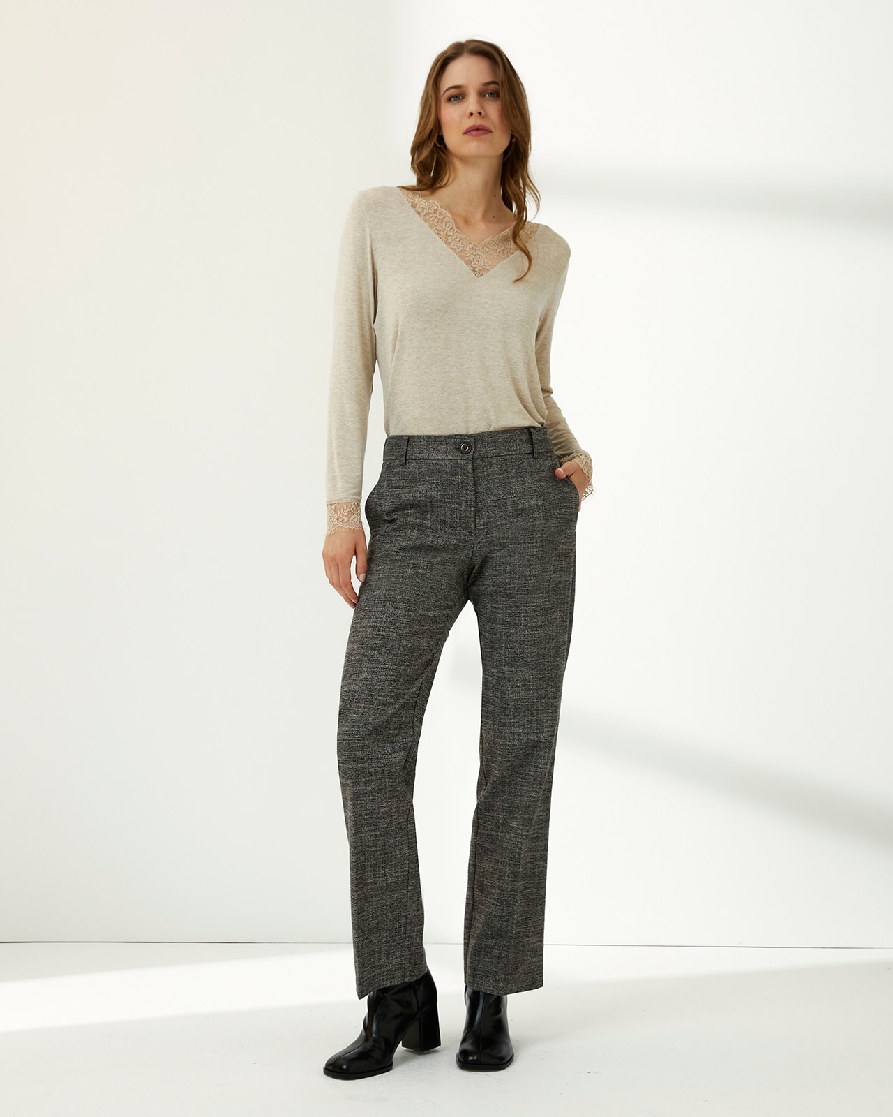 Imagen 0 de Pantalón recto de mujer cintura elástica Gris