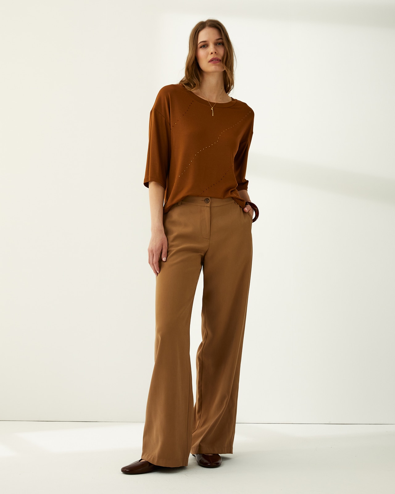Imagen 0 de Pantalón de mujer ancho Camel
