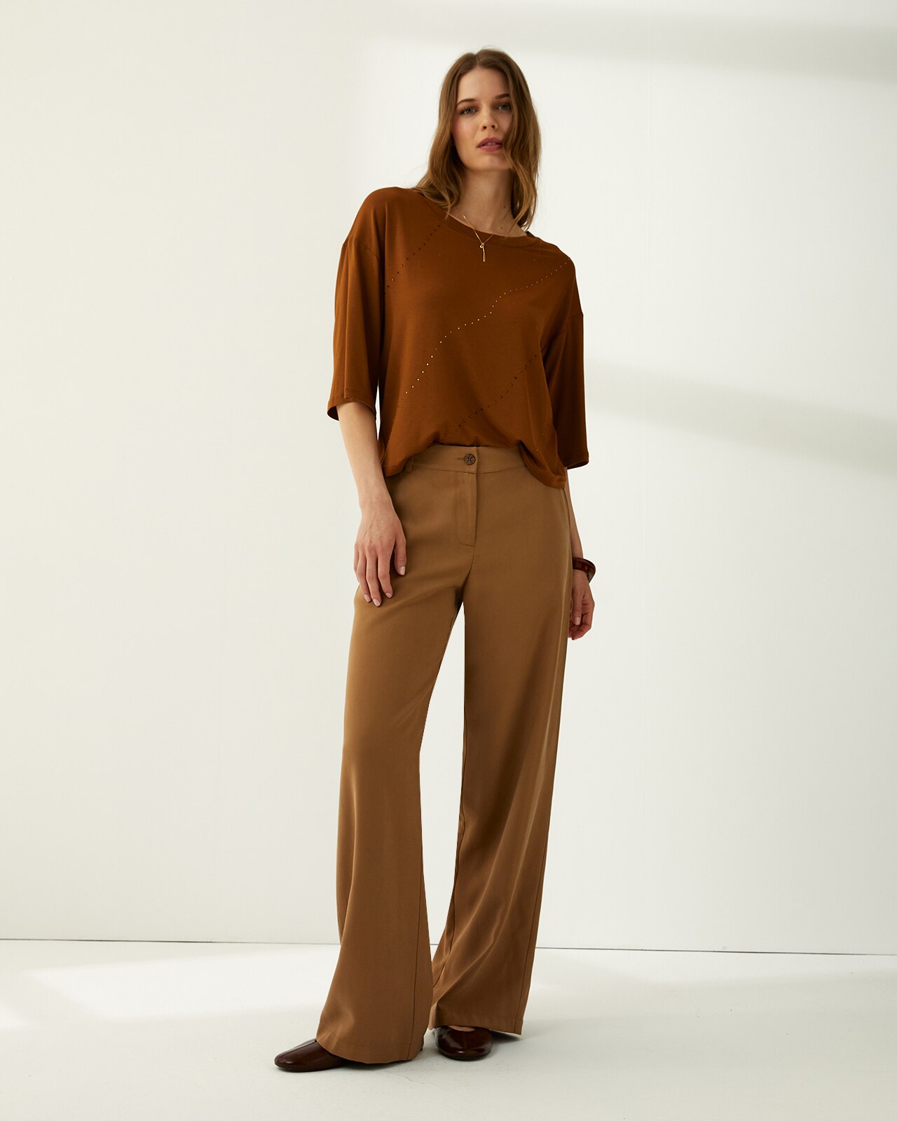 Camiseta de mujer cuello redondo con strass - Paz Torras - Camel Camel-1