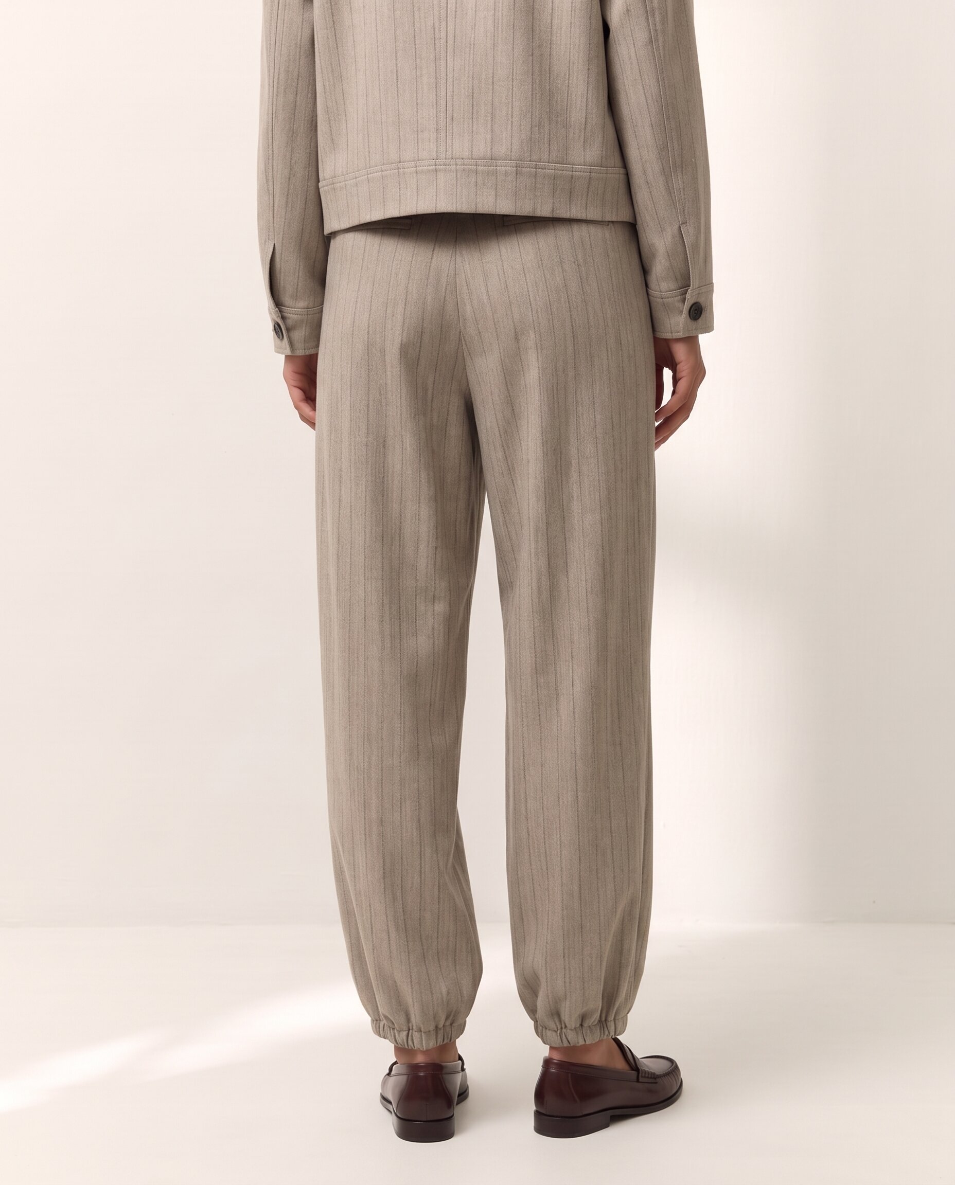 Imagen 2 de Pantalón bombacho de mujer con pinzas - Paz Torras - Beige Beige