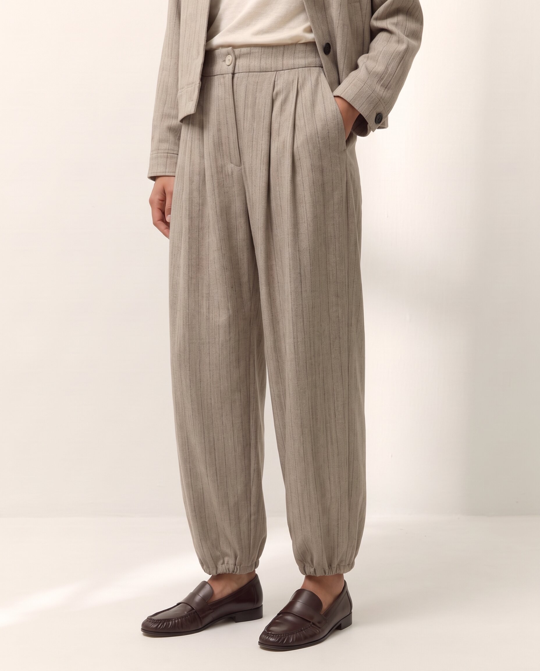 Imagen 4 de Pantalón bombacho de mujer con pinzas - Paz Torras - Beige Beige