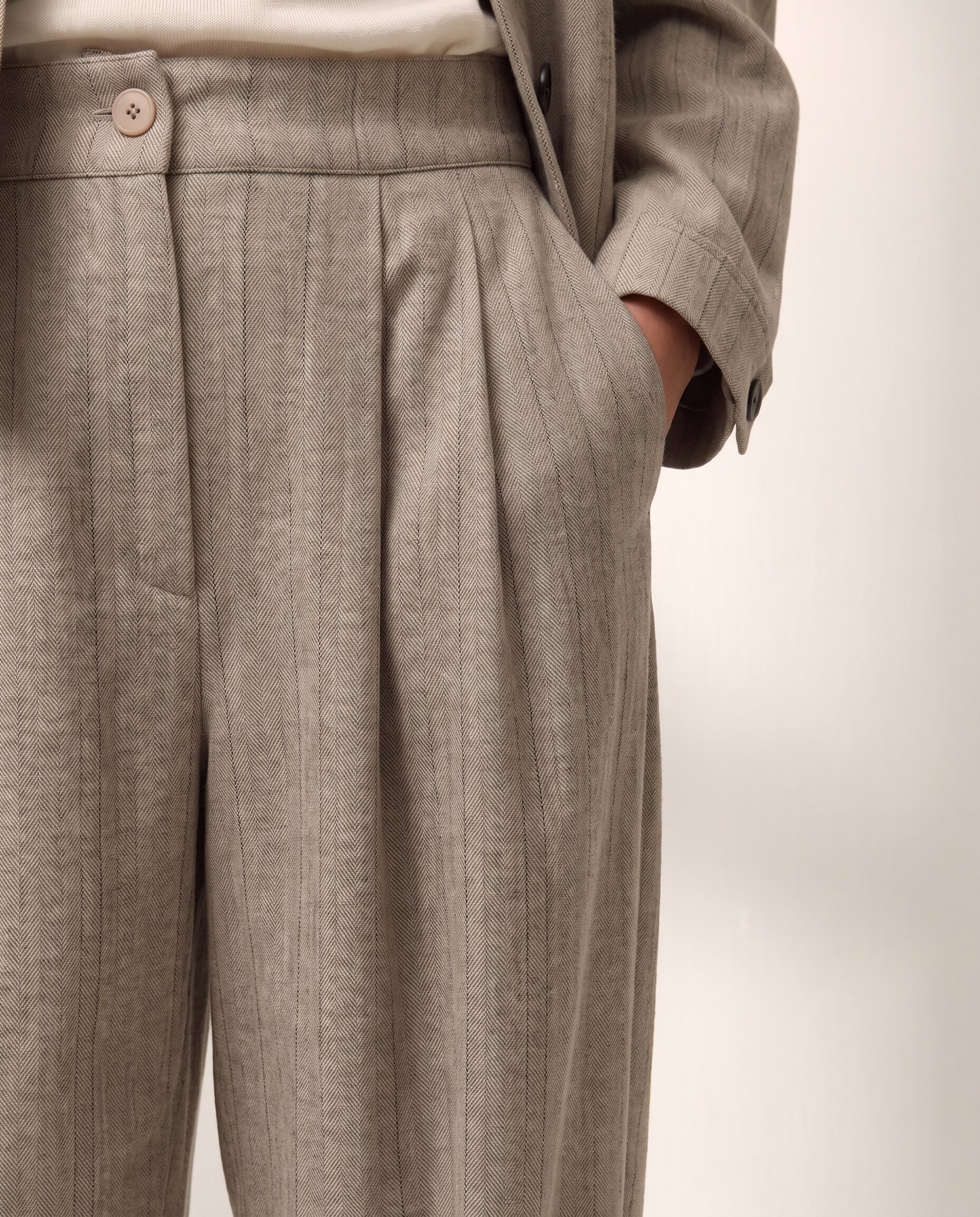 Imagen 5 de Pantalón bombacho de mujer con pinzas - Paz Torras - Beige Beige