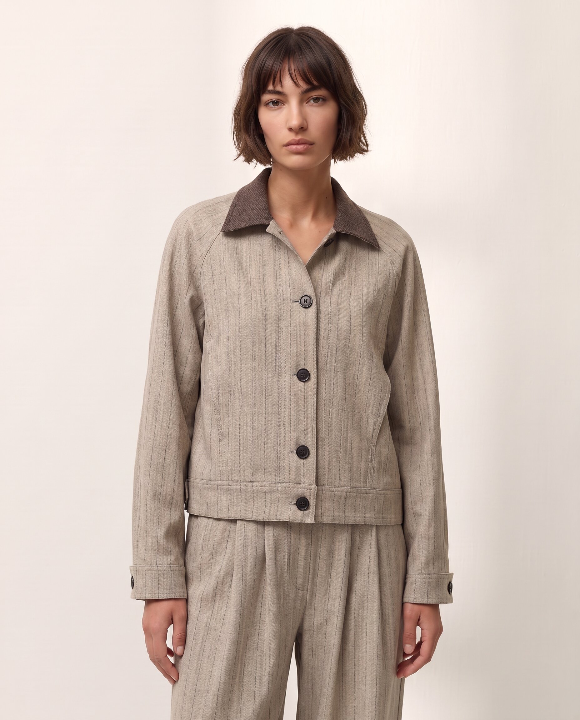 Imagen 1 de Chaqueta corta de mujer cuello contrastado Beige