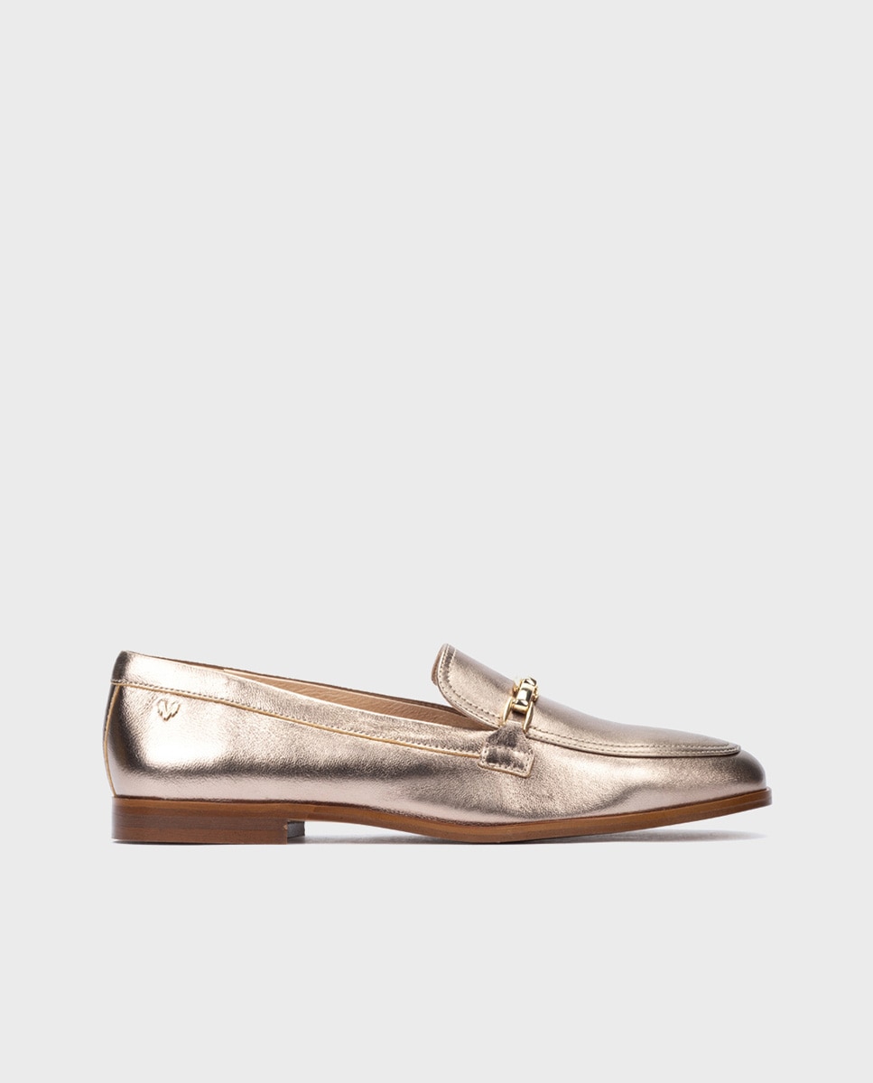 Mocasines de mujer de piel con detalle de cadena metálica y plantilla de gel