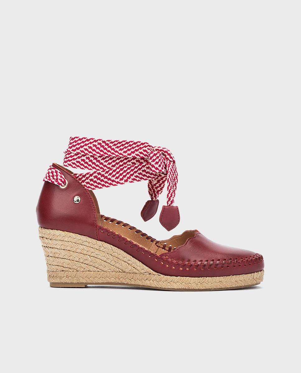 Pikolinos - Sandalias de mujer de piel con cintas para atar al tobillo.