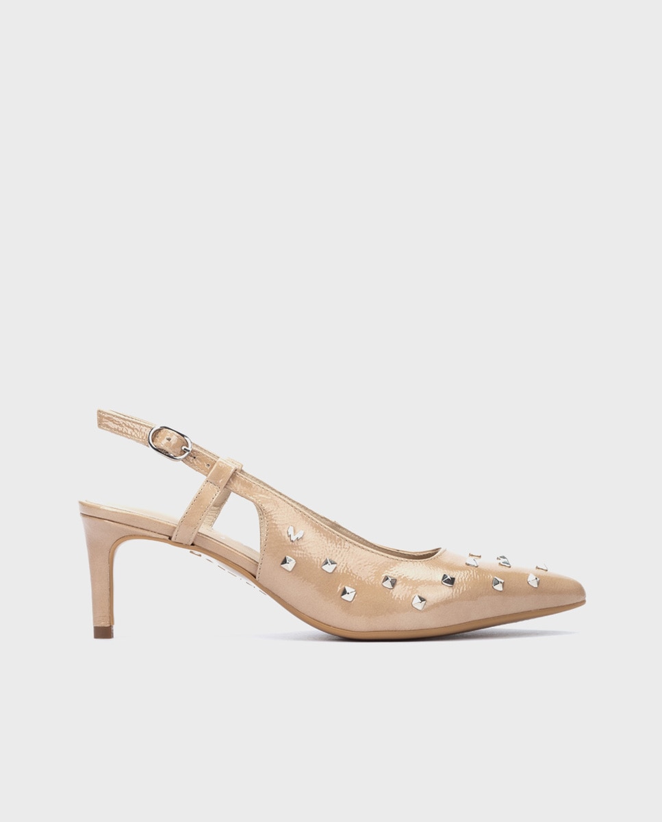 Martinelli - Zapatos de tacón de mujer de piel con cierre de hebilla y tachas plateadas en color natural.