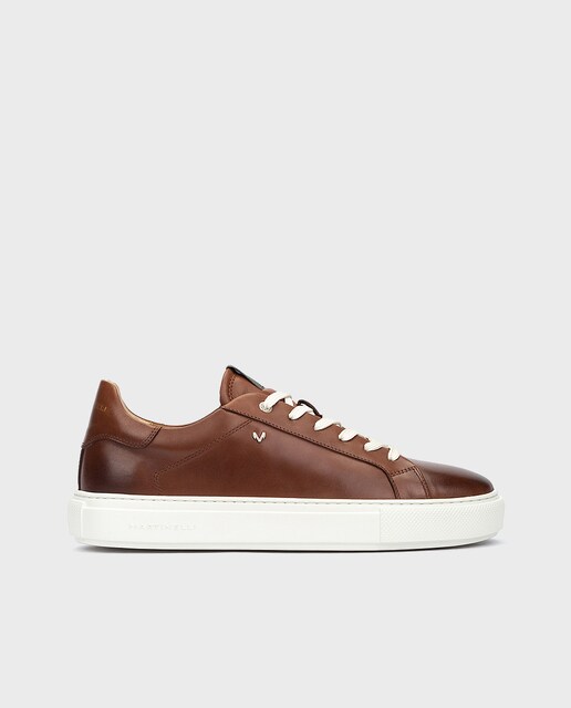 Imagen 0 de Zapatillas de hombre de piel con cordones en color marrón