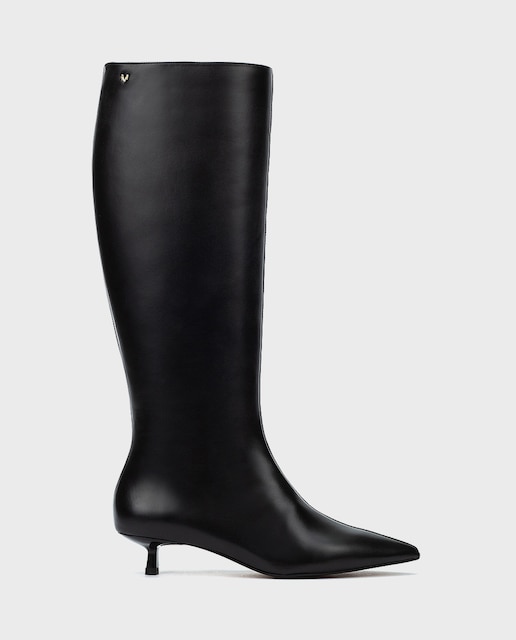 Imagen 0 de Botas de mujer de piel con cremallera en color negro