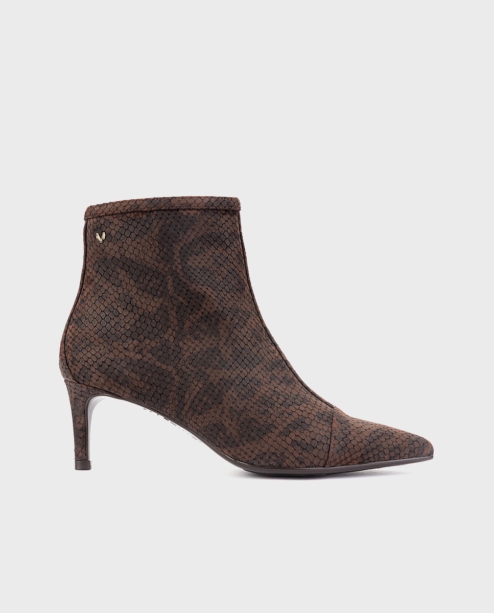 Imagen 0 de Botines de tacón de mujer de piel con cremallera en color marrón oscuro Marrón oscuro