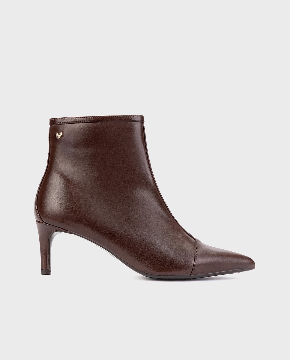 Imagen 0 de Botines de tacón de mujer de piel con cremallera en color marrón oscuro Marrón oscuro