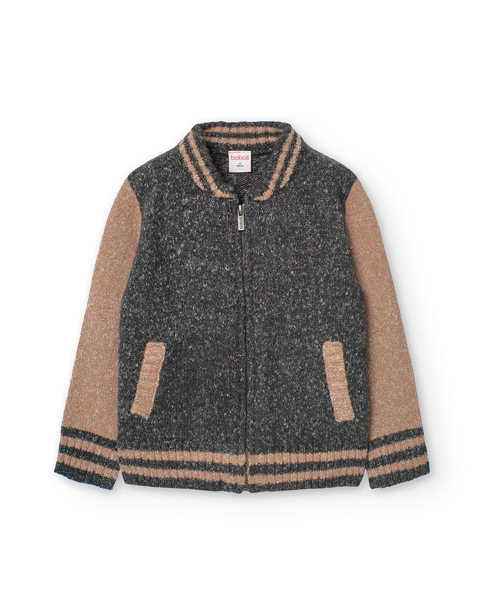 Chaqueta de niño tricotosa con cremallera y mangas a contraste