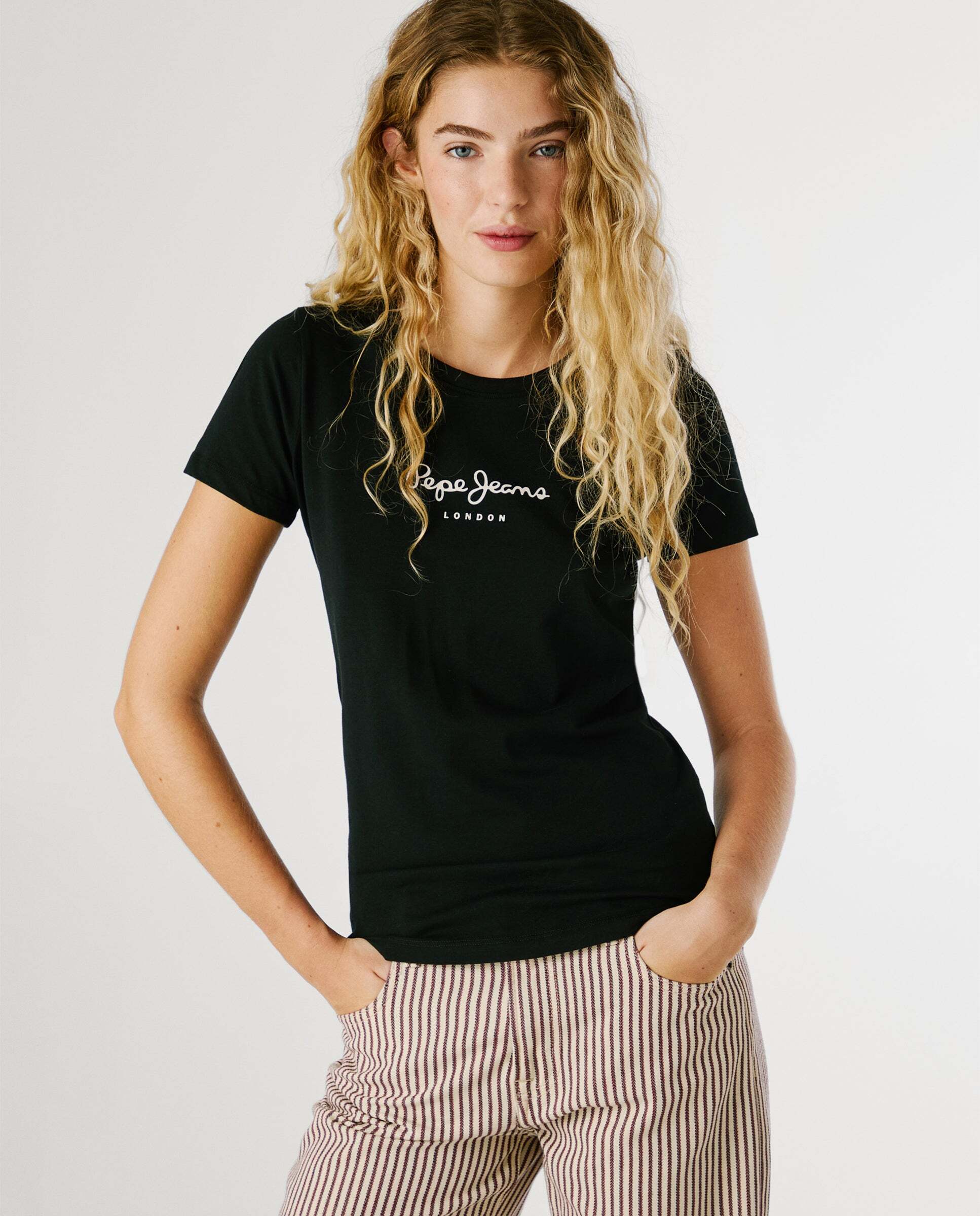 Pepe Jeans - Camiseta de mujer manga corta con logo estampado.