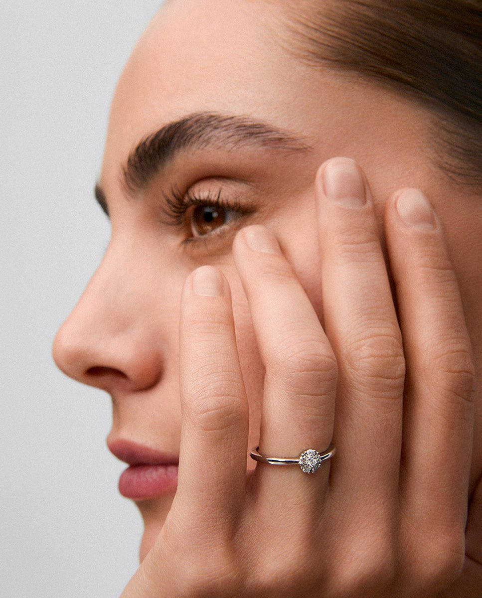 Anillo de oro de 18k con roseta de 6 diamantes en talla brillante con un total de 0,17 cts - SUAREZ - Blanco Blanco-4