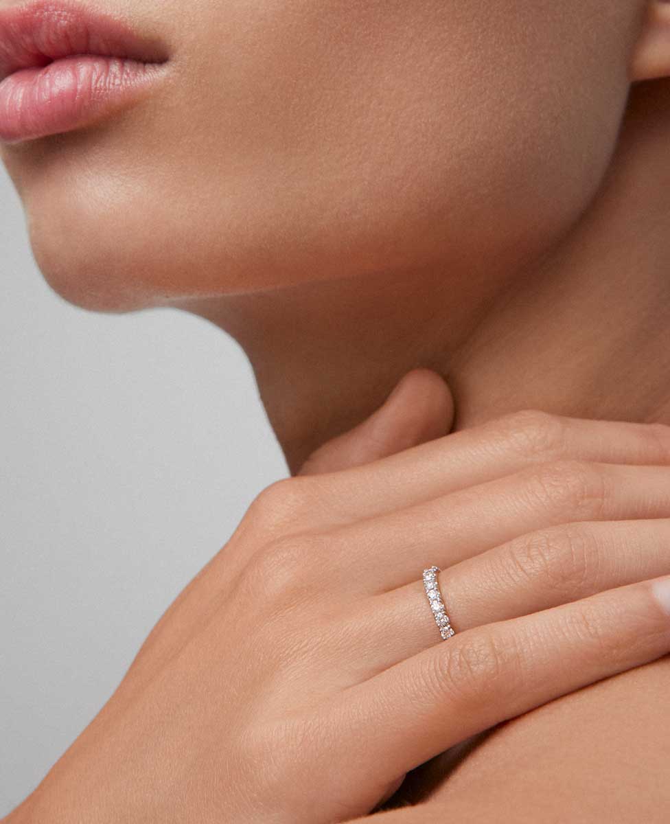 Anillo de oro de 18k con 13 diamantes en talla brillante con un total de 0,37 cts - SUAREZ - Blanco Blanco-4