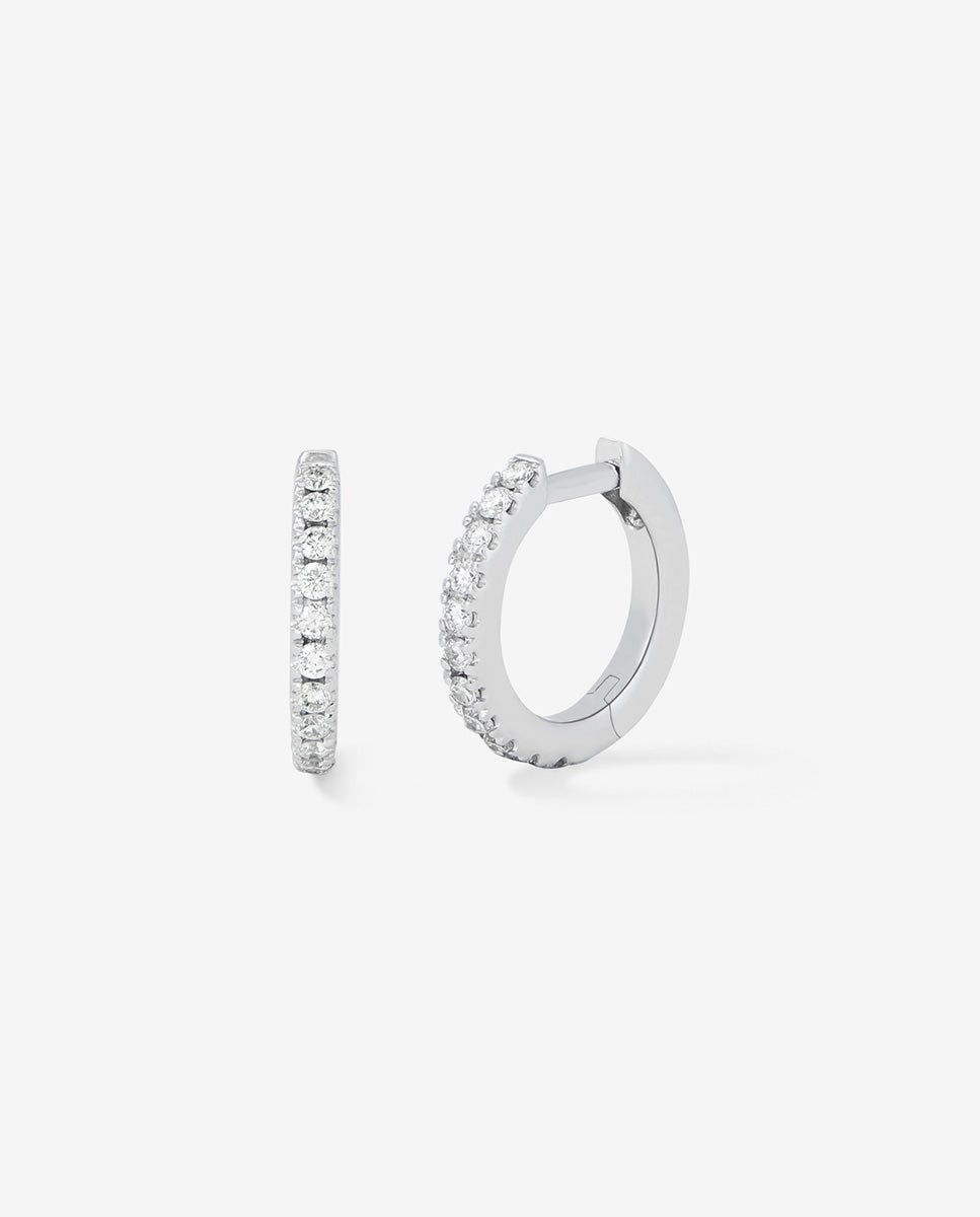 Imagen 1 de Pendientes de aro de oro blanco de 18k con 22 diamantes en talla brillante con un total de 0,13 cts Blanco