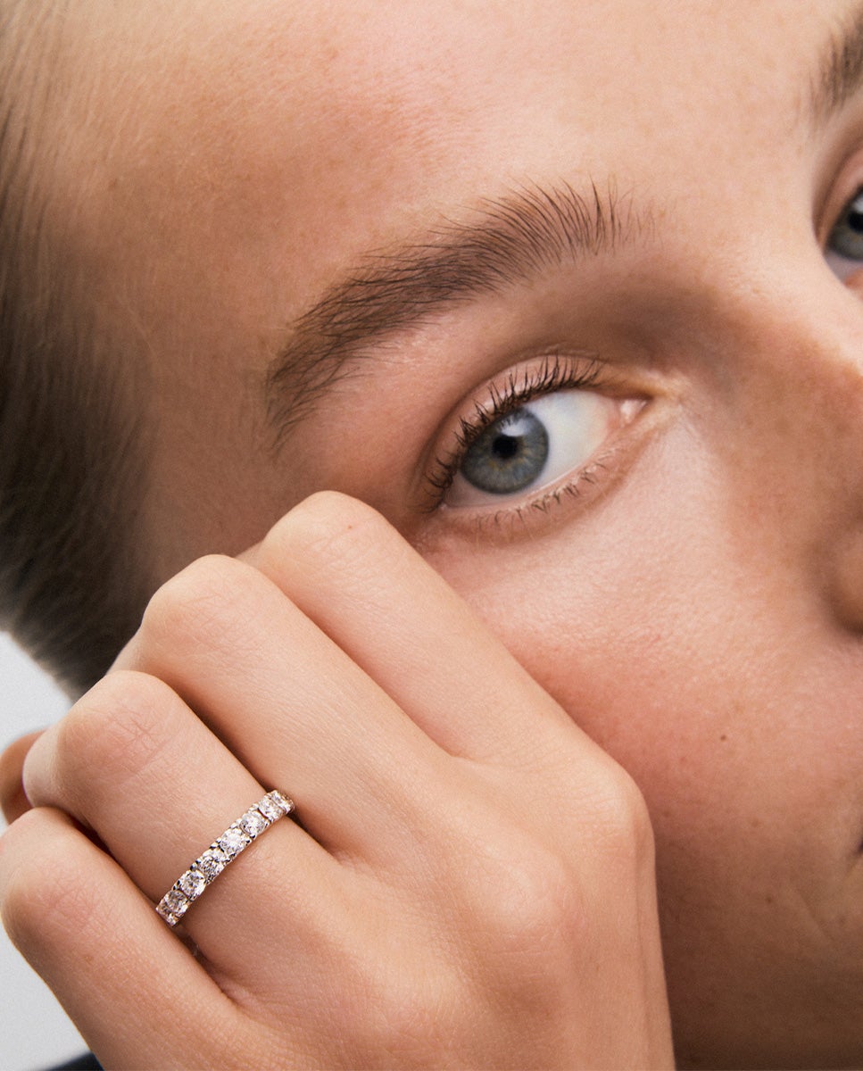 Imagen 4 de Anillo de oro blanco de 18k con 9 diamantes en talla brillante con un total de 0,81 cts - SUAREZ - Blanco Blanco