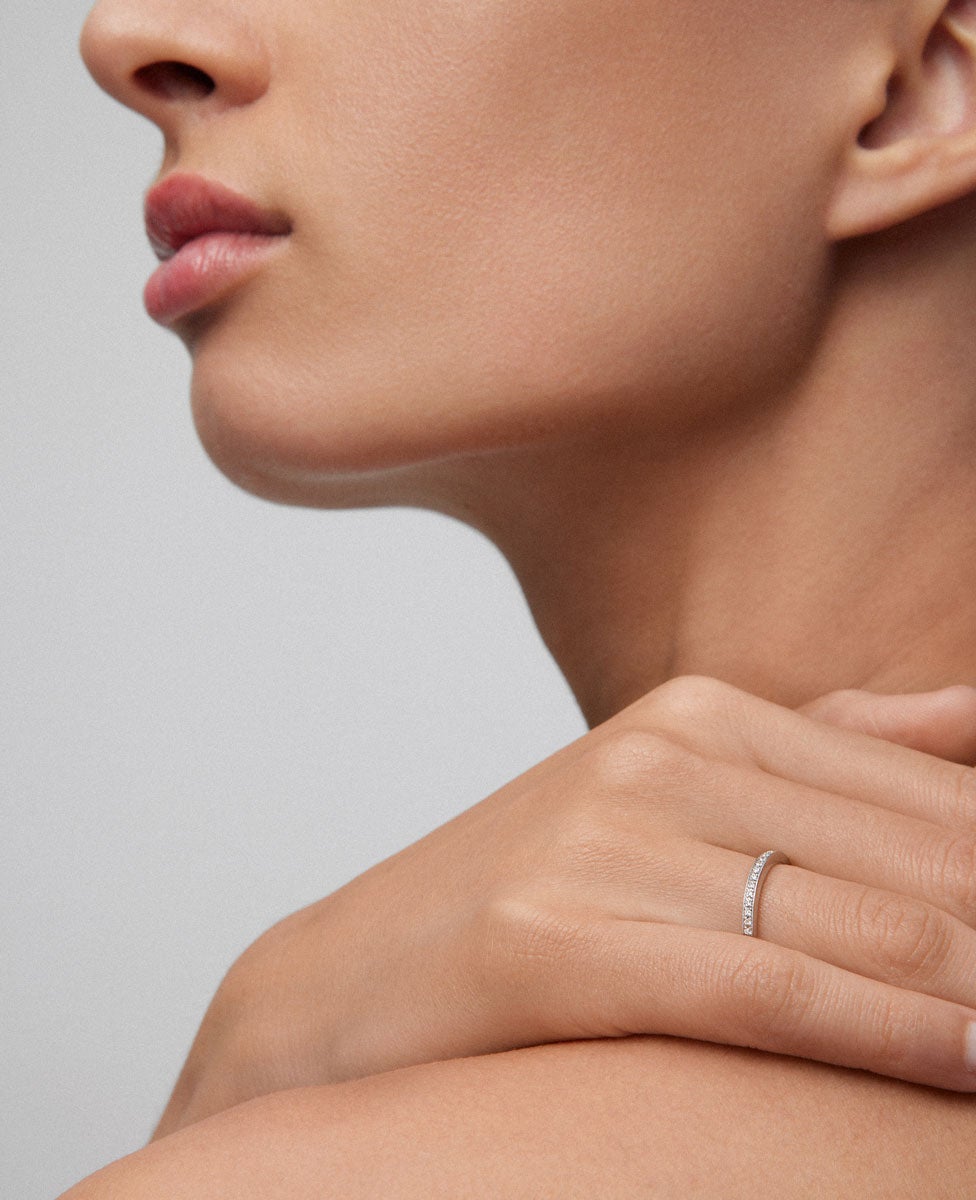 Imagen 4 de Anillo de oro blanco de 18k con 19 diamantes en talla brillante con un total de 0,1 cts - SUAREZ - Blanco Blanco