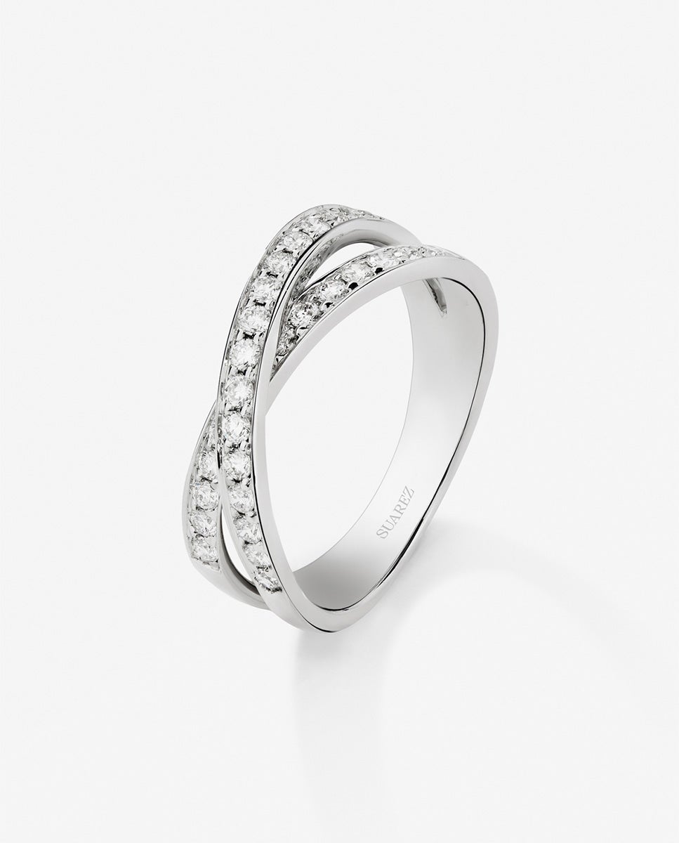 Imagen 0 de Anillo cruzado de oro blanco de 18k con 30 diamantes en talla brillante con un total de 0,48 cts Blanco