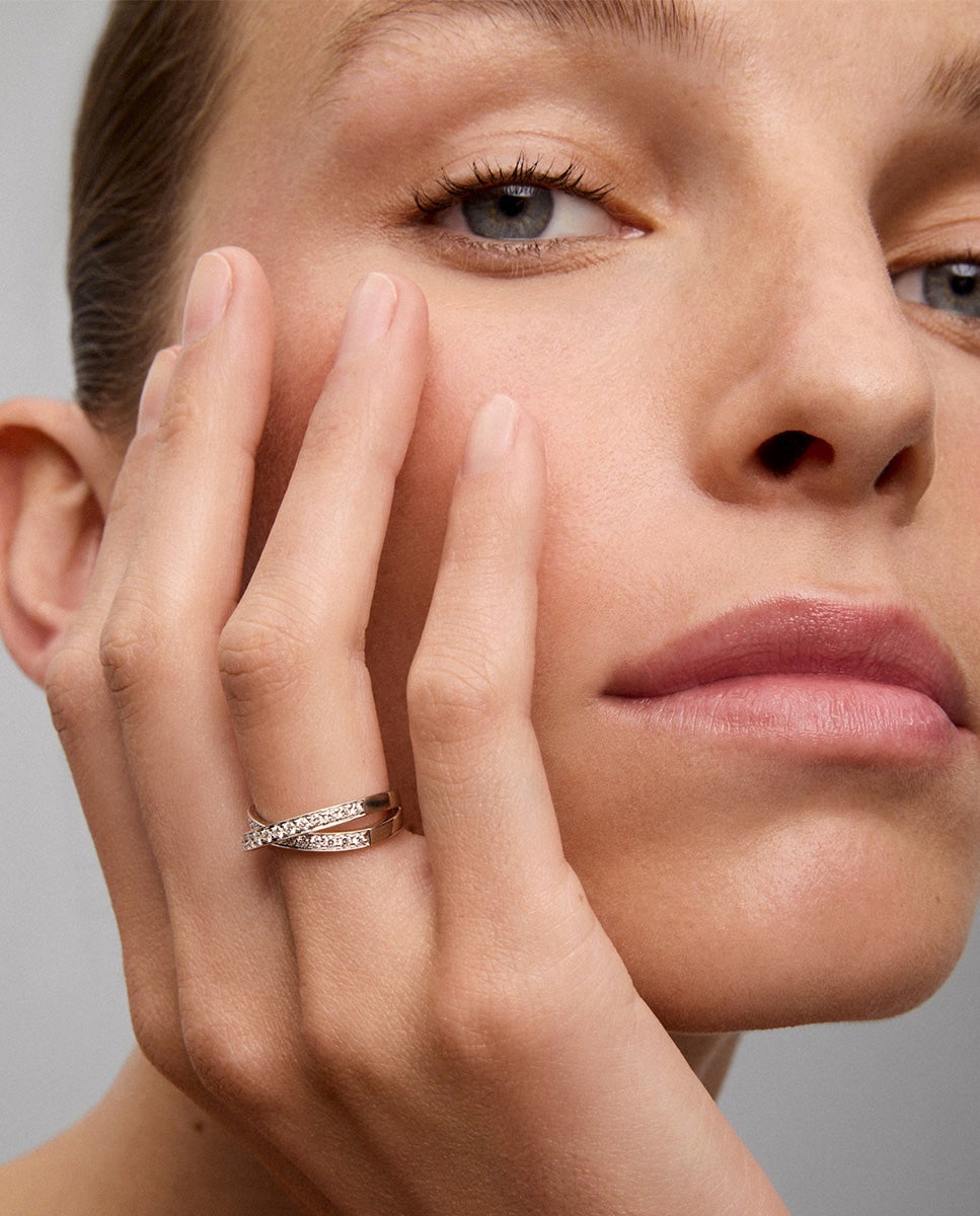 Anillo cruzado de oro de 18k con 30 diamantes en talla brillante con un total de 0,48 cts - SUAREZ - Blanco Blanco-4