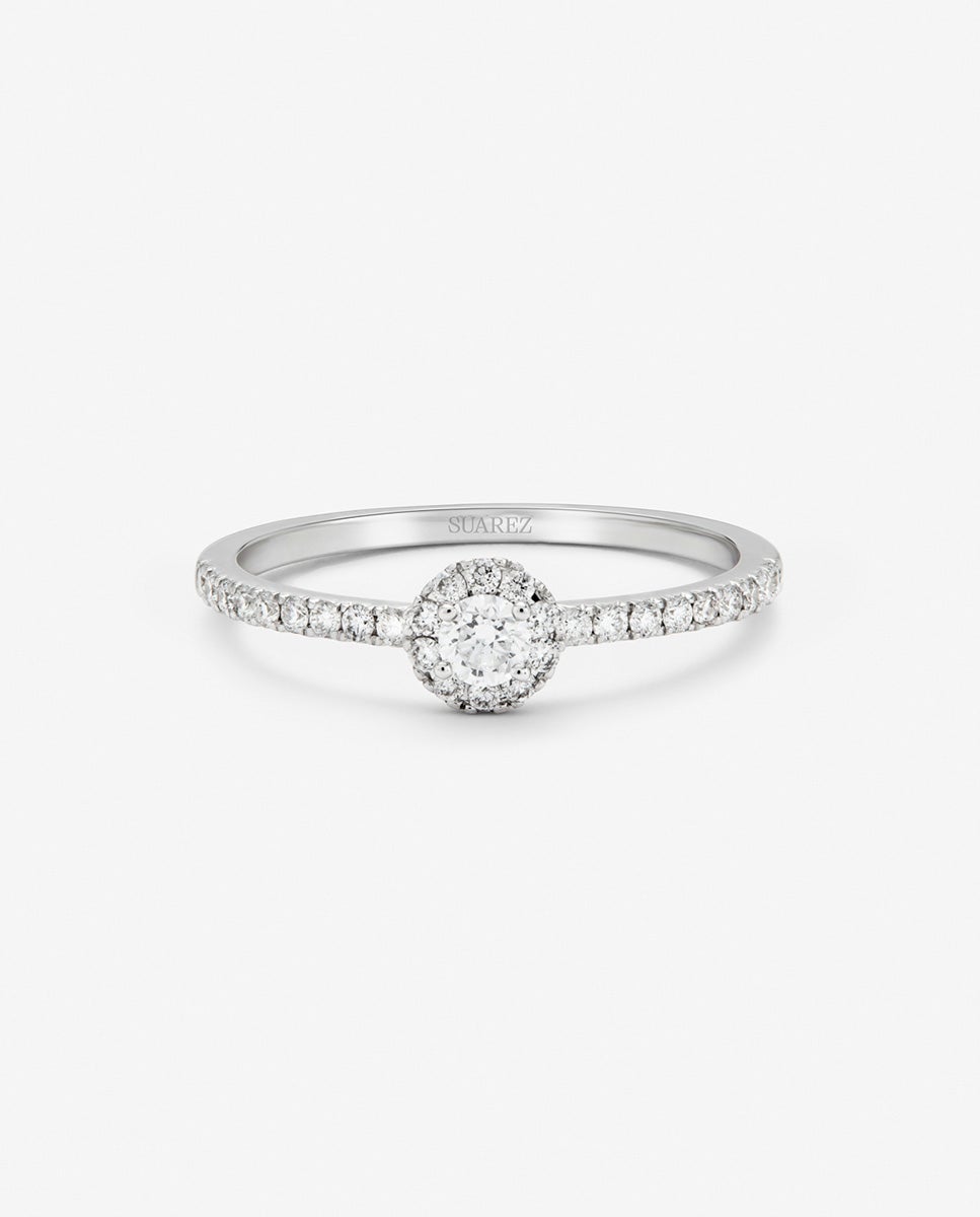 Anillo de oro de 18k con diamante central en talla brillante de 0,1 cts y 28 diamantes en talla brillante con un total de 0,2 cts - SUAREZ - Blanco Blanco-3