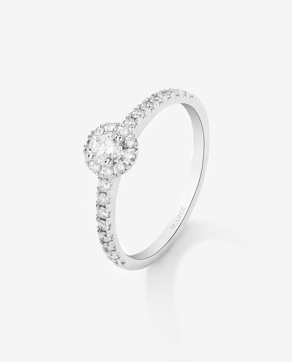 Imagen 1 de Anillo solitario de compromiso de oro blanco de 18k con orla de diamantes - SUAREZ - Blanco Blanco