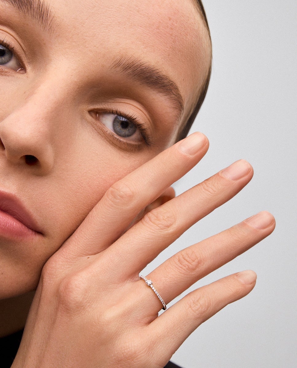 Imagen 4 de Anillo solitario de compromiso de oro blanco de 18k con diamantes - SUAREZ - Blanco Blanco