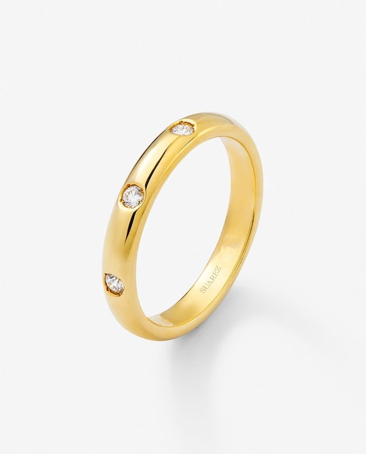 Imagen 0 de Alianza de oro amarillo de 18K con 3 diamantes en talla brillante con un total de 0,09 cts