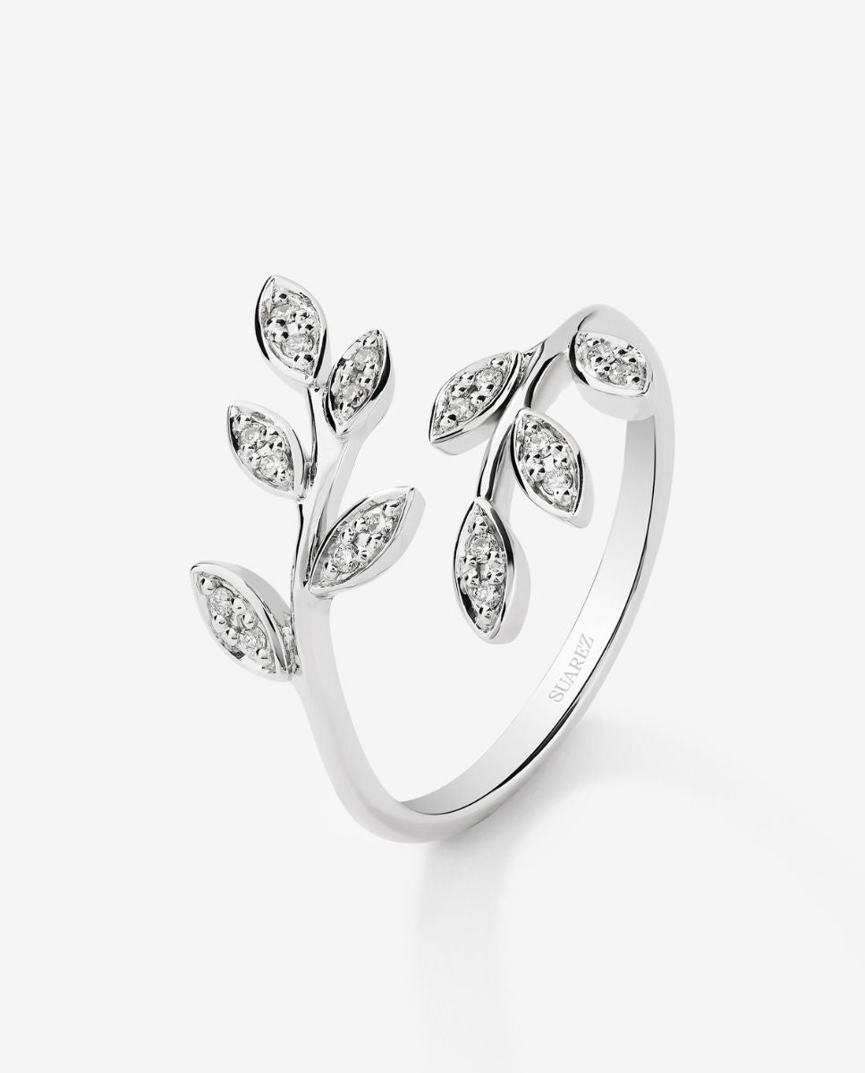 Imagen 1 de Anillo de oro blanco de 18k con 18 diamantes en talla brillante con un total de 0,07 cts y forma de hojas Blanco