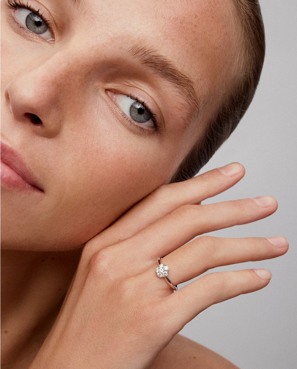 Anillo de oro de 18k con orla de 6 diamantes en talla brillante con un total de 0,4 cts - SUAREZ - Blanco Blanco-4